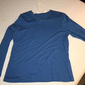Danskin athletic long sleeved v neck shirt